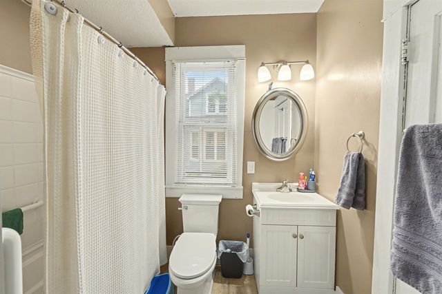 242 S 9th St., Salina, KS 67401