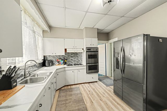 242 S 9th St., Salina, KS 67401