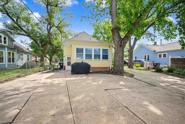 242 S 9th St., Salina, KS 67401