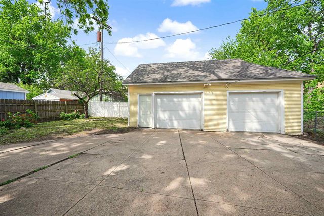 242 S 9th St., Salina, KS 67401