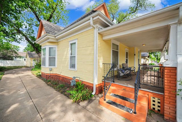 242 S 9th St., Salina, KS 67401