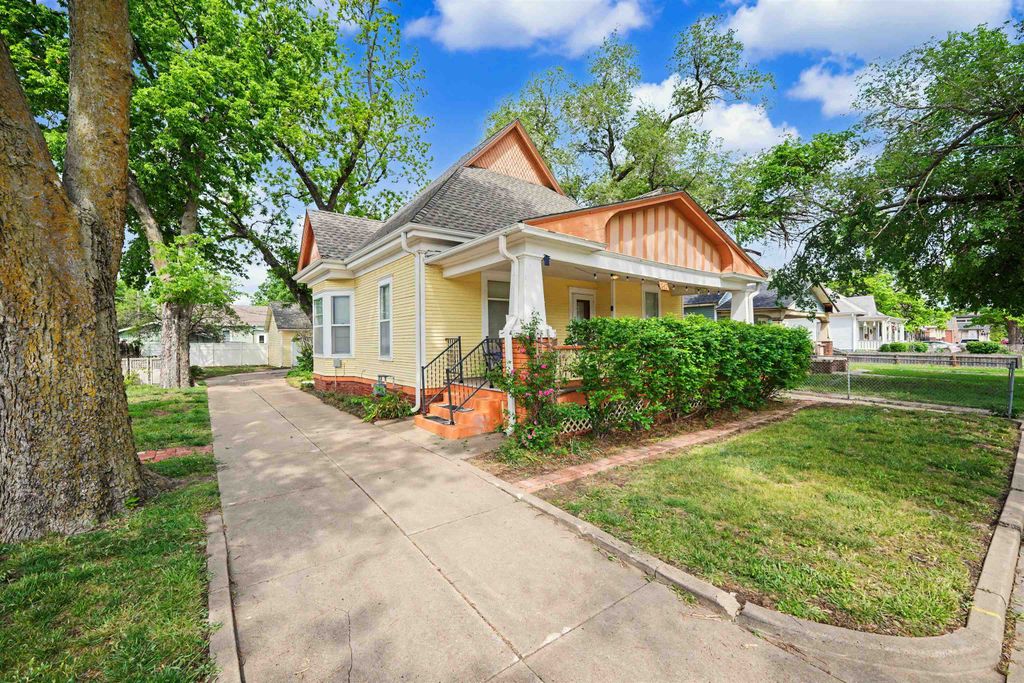 242 S 9th St., Salina, KS 67401