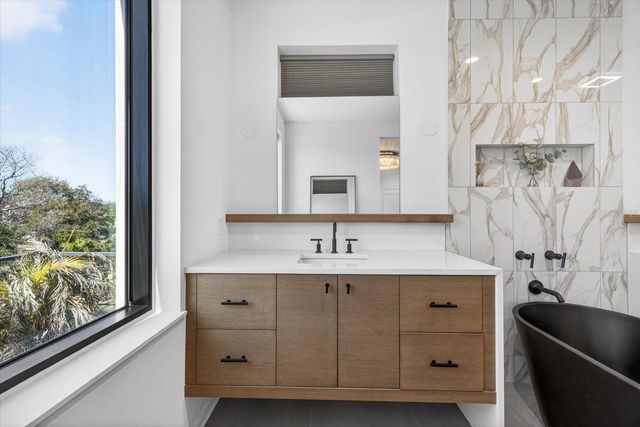 94 W DAVIS BOULEVARD, Tampa, FL 33606