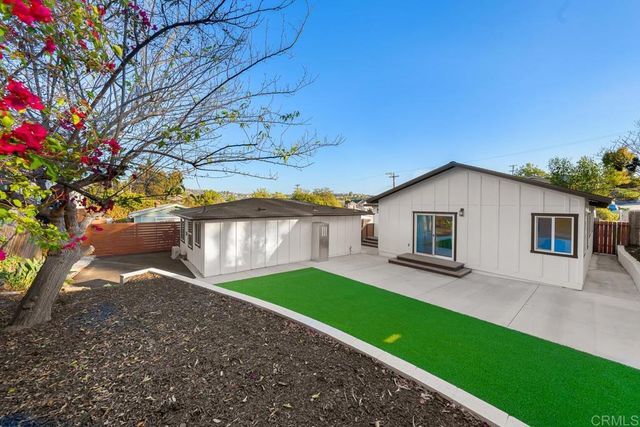 7118 Stanford Ave., La Mesa, CA 91942