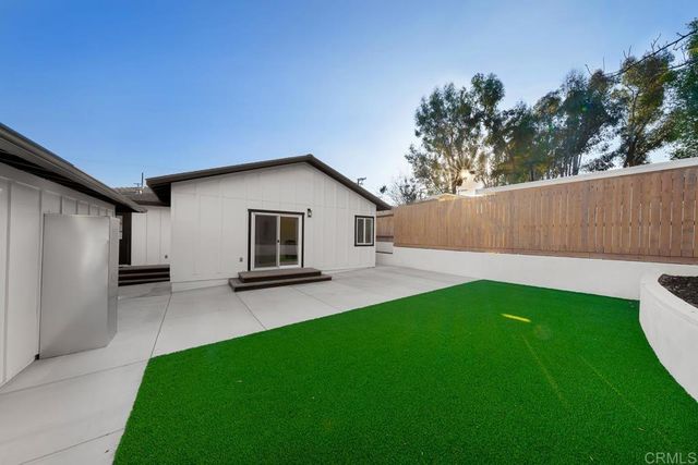 7118 Stanford Ave., La Mesa, CA 91942