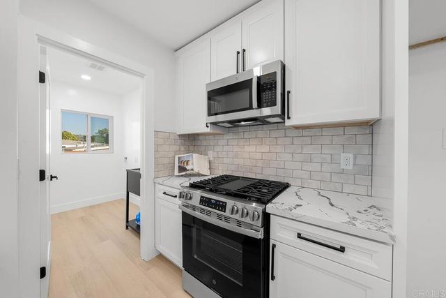 7118 Stanford Ave., La Mesa, CA 91942