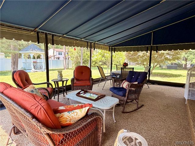 32 Rolling Hills Drive, Orchard Park, NY 14127