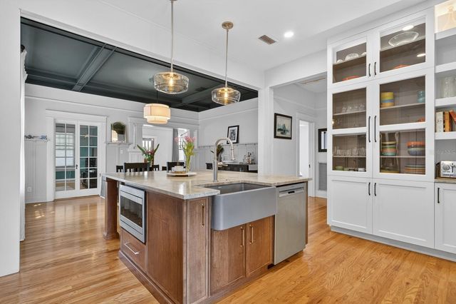 718 S BOULEVARD, Tampa, FL 33606