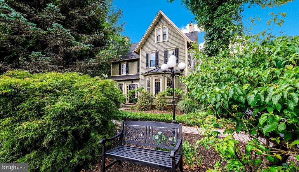 45 E BUTLER AVE, Doylestown, PA 18901