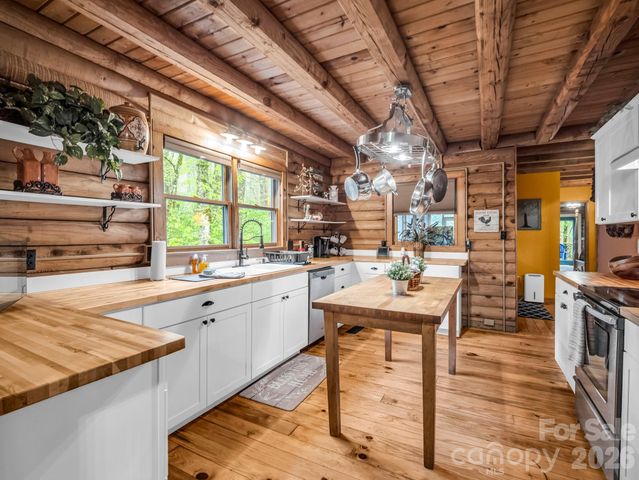 1040 Soquili Drive, Brevard, NC 28712