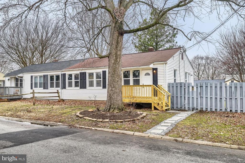 Image 1 of property listing at 17 ABERDEEN AVE, Aberdeen, MD 21001