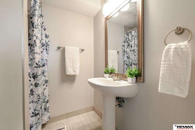 4500 Pioneers Boulevard, Lincoln, NE 68506