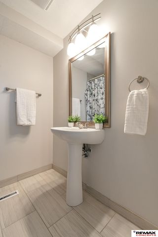 4500 Pioneers Boulevard, Lincoln, NE 68506