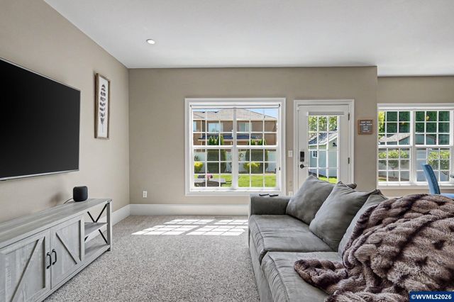 5490 Woodmill Dr SE, Salem, OR 97306