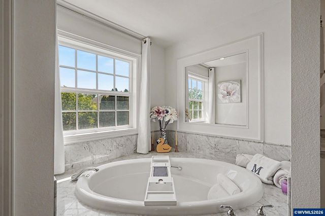 5490 Woodmill Dr SE, Salem, OR 97306