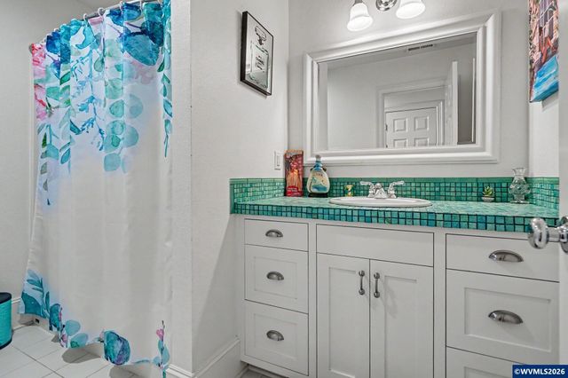 5490 Woodmill Dr SE, Salem, OR 97306