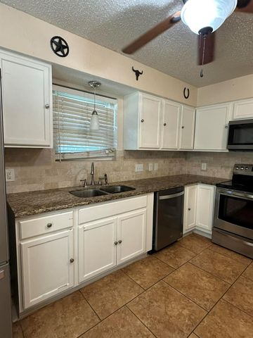 6718 Live Oak Drive, Rosharon, TX 77583