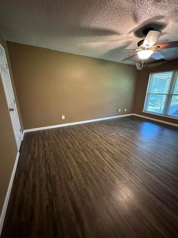 6718 Live Oak Drive, Rosharon, TX 77583