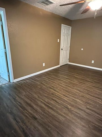 6718 Live Oak Drive, Rosharon, TX 77583