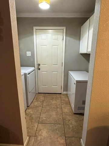 6718 Live Oak Drive, Rosharon, TX 77583