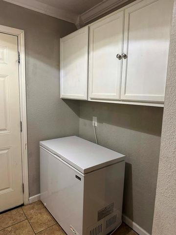 6718 Live Oak Drive, Rosharon, TX 77583