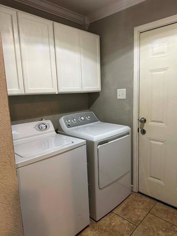 6718 Live Oak Drive, Rosharon, TX 77583