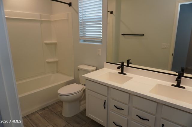 654 E BUCKINGHAM Avenue, Gilbert, AZ 85297