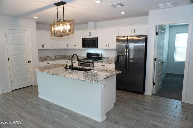 654 E BUCKINGHAM Avenue, Gilbert, AZ 85297