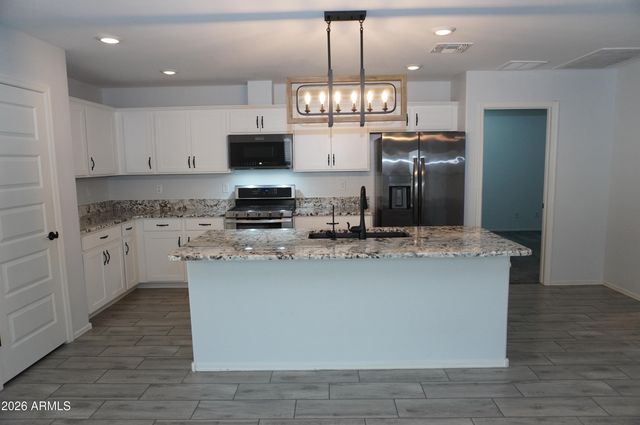 654 E BUCKINGHAM Avenue, Gilbert, AZ 85297