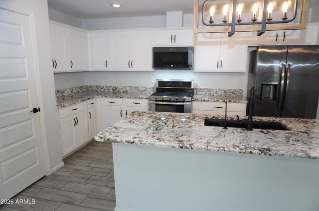 654 E BUCKINGHAM Avenue, Gilbert, AZ 85297