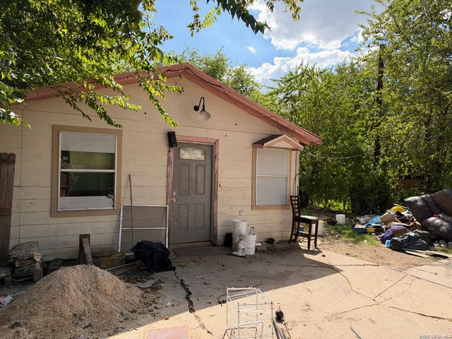 1030 W RIDGEWOOD CT, San Antonio, TX 78201