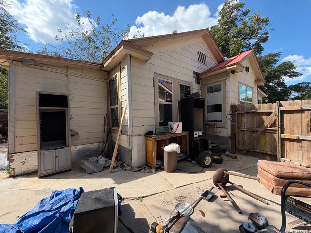 1030 W RIDGEWOOD CT, San Antonio, TX 78201