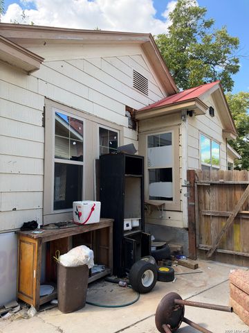 1030 W RIDGEWOOD CT, San Antonio, TX 78201