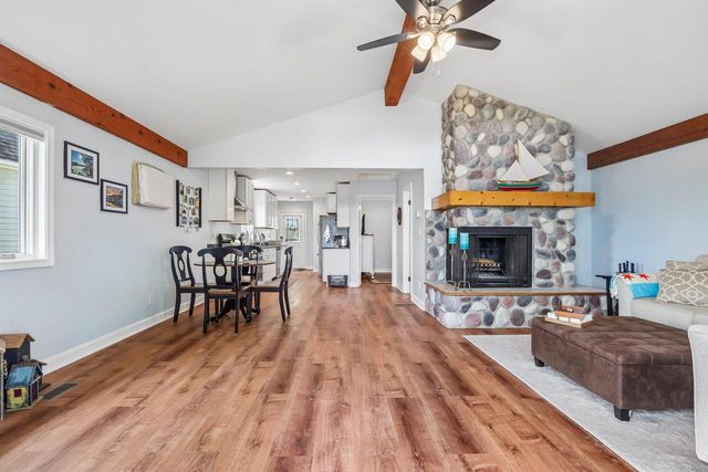 131 Riverside DRIVE, Waterford, WI 53185