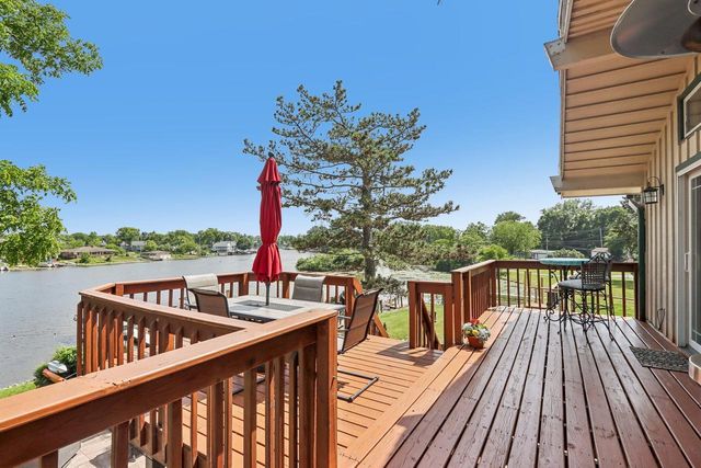 131 Riverside DRIVE, Waterford, WI 53185