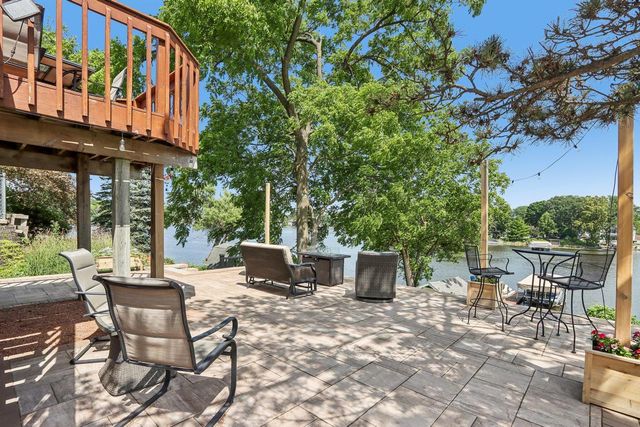 131 Riverside DRIVE, Waterford, WI 53185