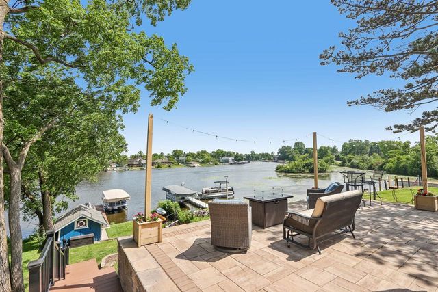 131 Riverside DRIVE, Waterford, WI 53185