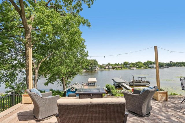 131 Riverside DRIVE, Waterford, WI 53185