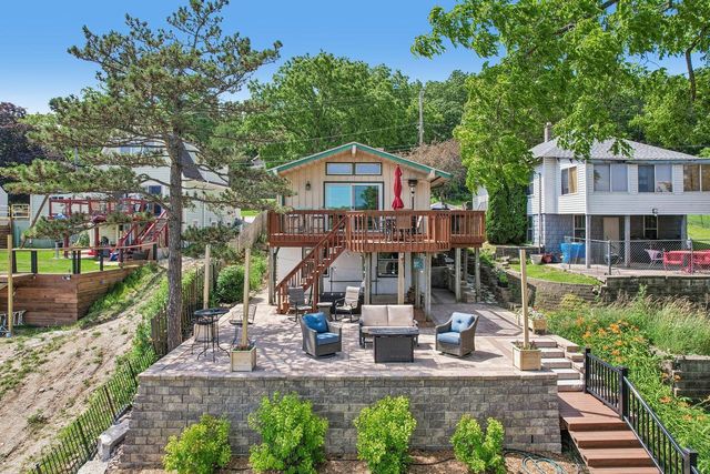 131 Riverside DRIVE, Waterford, WI 53185
