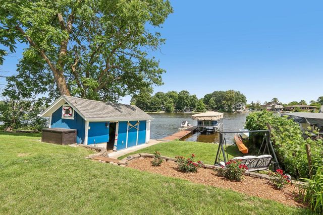 131 Riverside DRIVE, Waterford, WI 53185