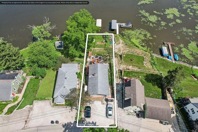 131 Riverside DRIVE, Waterford, WI 53185