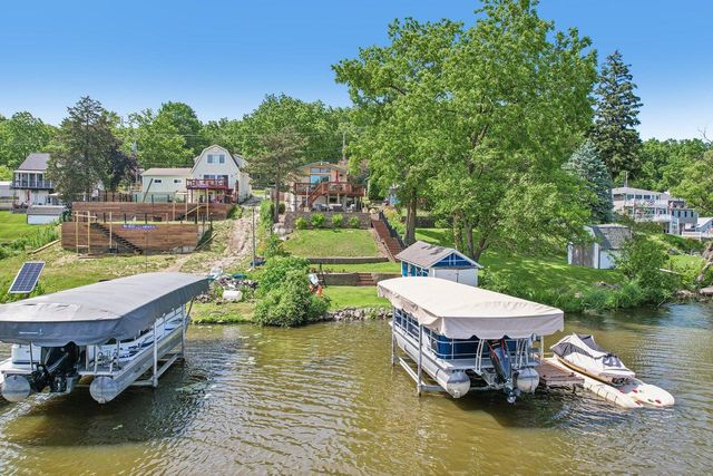 131 Riverside DRIVE, Waterford, WI 53185