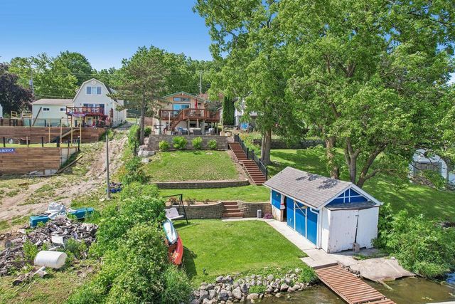 131 Riverside DRIVE, Waterford, WI 53185