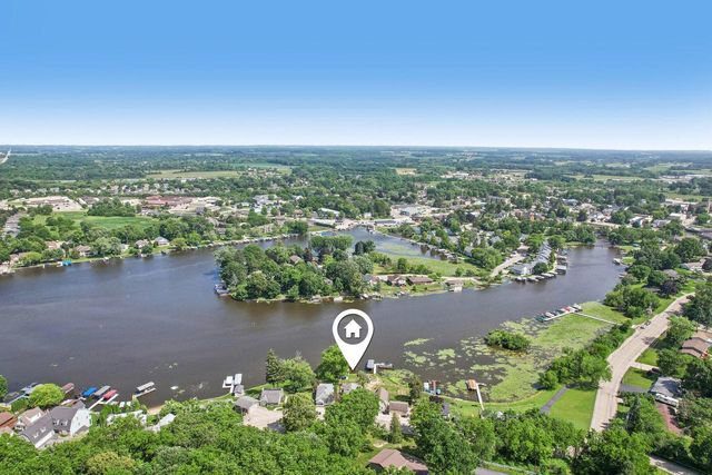 131 Riverside DRIVE, Waterford, WI 53185