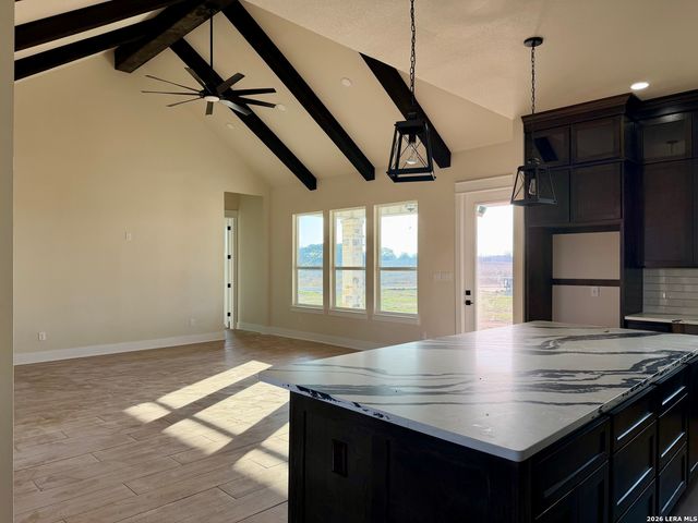 712 County Road 320, Floresville, TX 78114