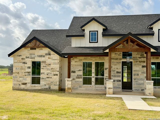 712 County Road 320, Floresville, TX 78114