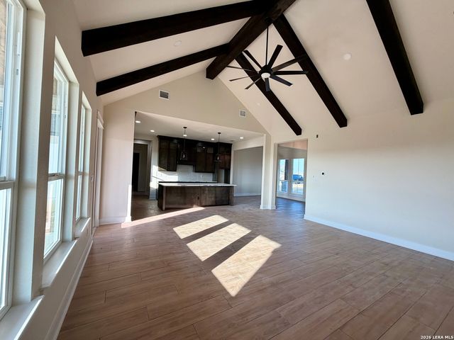 712 County Road 320, Floresville, TX 78114