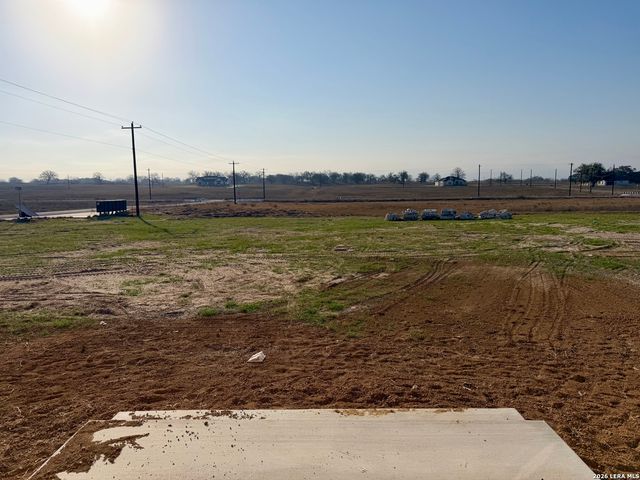 712 County Road 320, Floresville, TX 78114