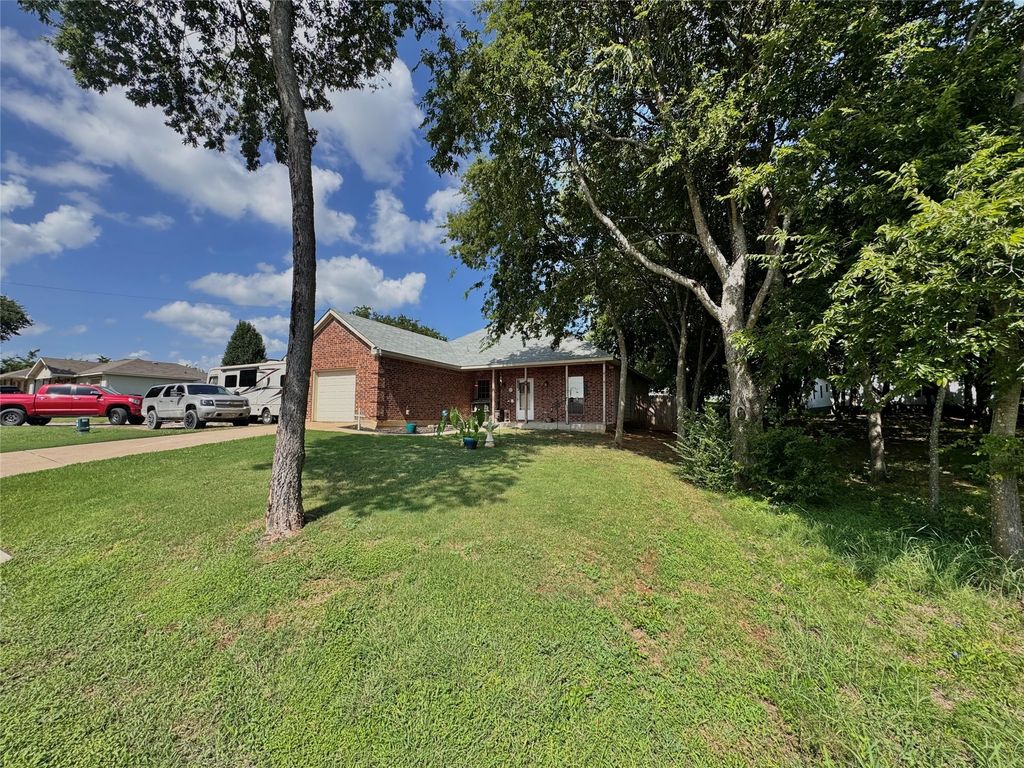 213 S Preston Street, Alvarado, TX 76009
