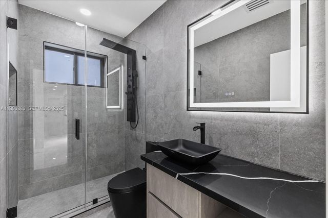 19511 NE 18th Place, Miami, FL 33179